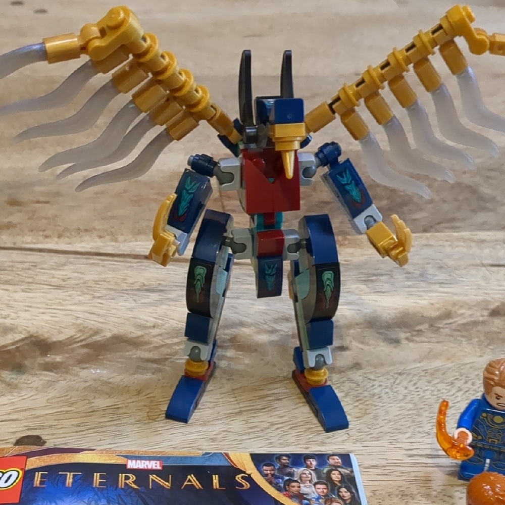 LEGO 76145 — Eternals’ Aerial Assault Gold - Picture 4 of 12